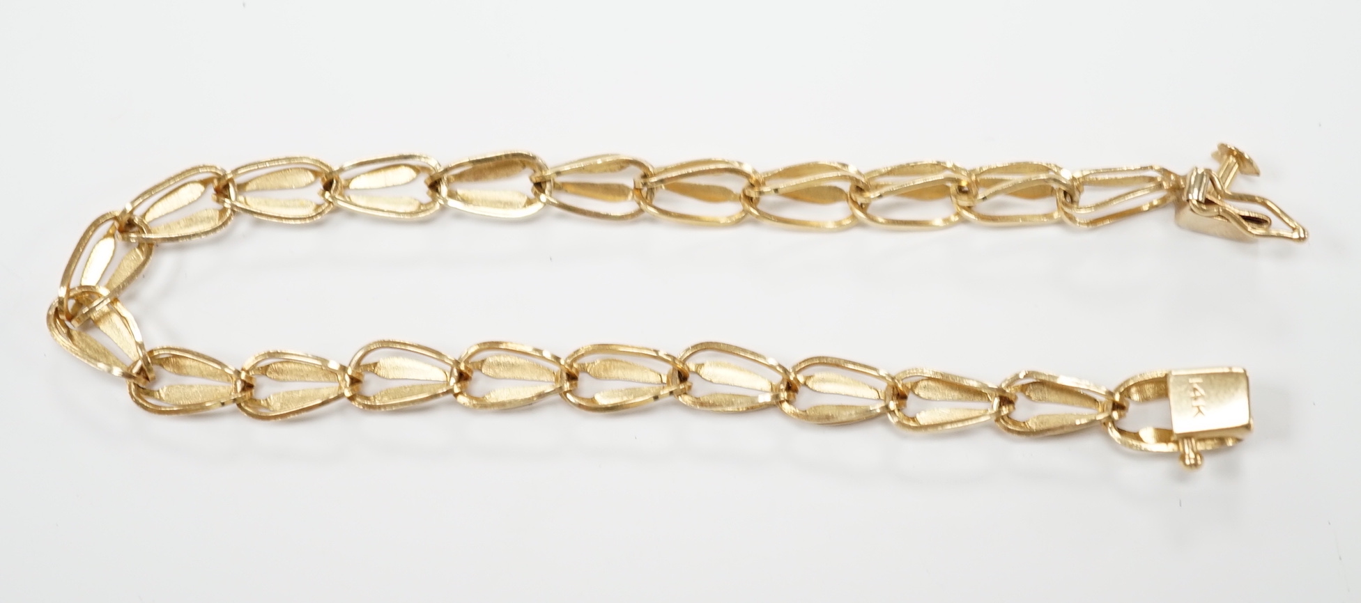 A 14k yellow metal bracelet, 18.5cm, 6.1 grams.